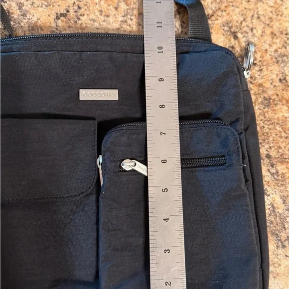 Baggallini Black Nylon Crossbody Bag Travel Organizer Lightweight Multi Pockets - Picture 10 of 14